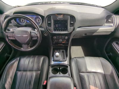 2021 Chrysler 300 — photo 16 view