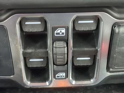 2025 Jeep Wrangler - Photo 23