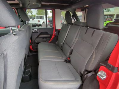 2025 Jeep Wrangler - Photo 15