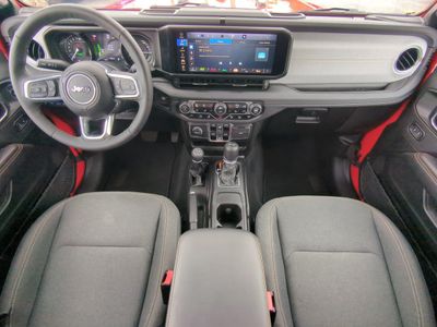 2025 Jeep Wrangler - Photo 16
