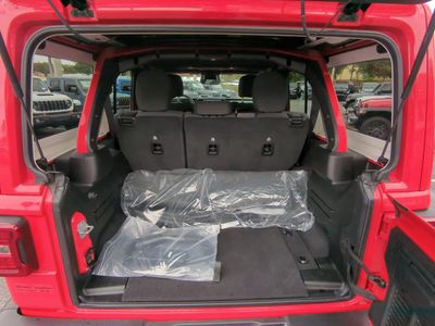 2025 Jeep Wrangler - Photo 14