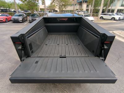 2024 Tesla Cybertruck - Photo 12