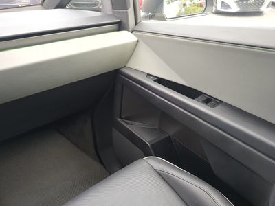 2024 Tesla Cybertruck - Photo 17