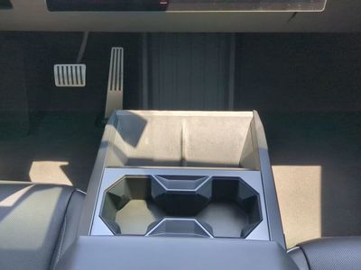 2024 Tesla Cybertruck - Photo 20