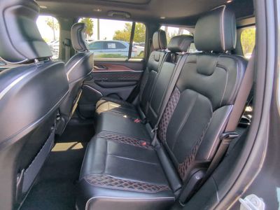 2022 Jeep Grand Cherokee - Photo 16