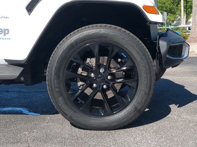 2023 Jeep Wrangler - Photo 11