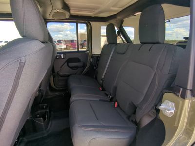 2026 Jeep Wrangler - Photo 15