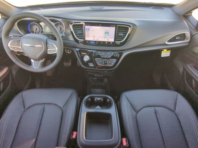 2026 Chrysler Voyager - Photo 18