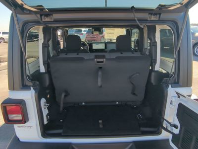 2026 Jeep Wrangler - Photo 14