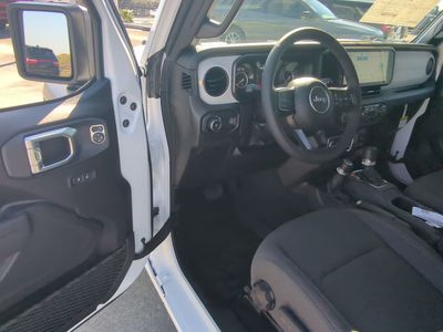 2026 Jeep Wrangler - Photo 17