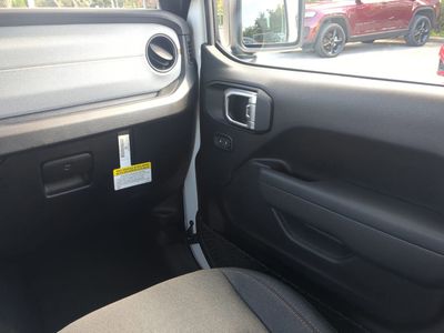 2026 Jeep Wrangler — photo 18 view