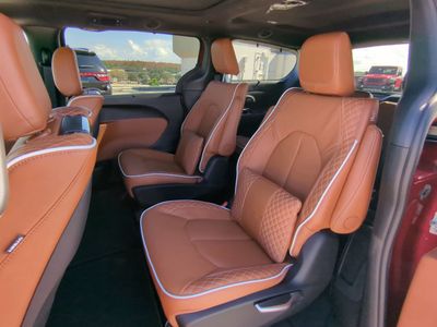 2026 Chrysler Pacifica — photo 17 view