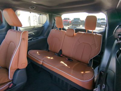 2026 Chrysler Pacifica — photo 16 view