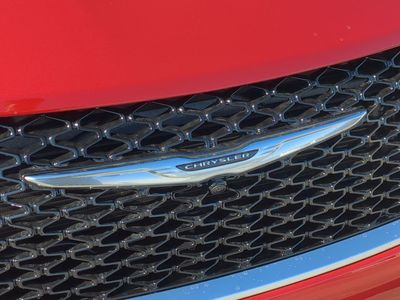 2026 Chrysler Pacifica — photo 13 view