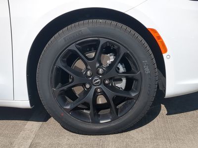 2026 Chrysler Pacifica — photo 11 view