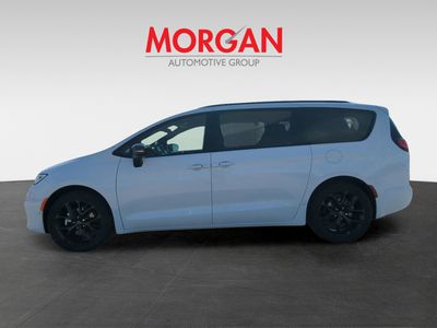 2026 Chrysler Pacifica — photo 8 view