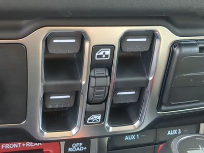 2026 Jeep Wrangler - Photo 25