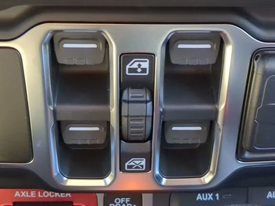 2026 Jeep Wrangler - Photo 24