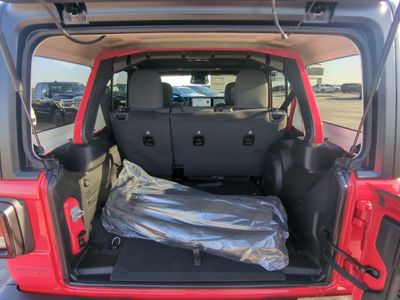 2026 Jeep Wrangler - Photo 14