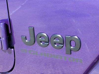 2026 Jeep Gladiator — photo 13 view