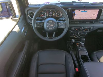 2026 Jeep Gladiator — photo 17 view