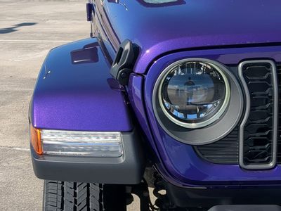 2026 Jeep Gladiator — photo 10 view