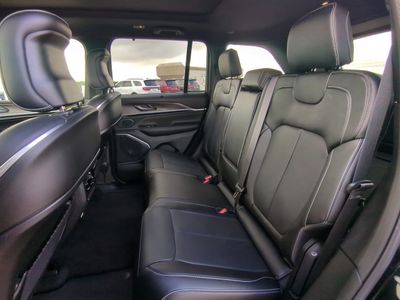 2025 Jeep Grand Cherokee - Photo 16