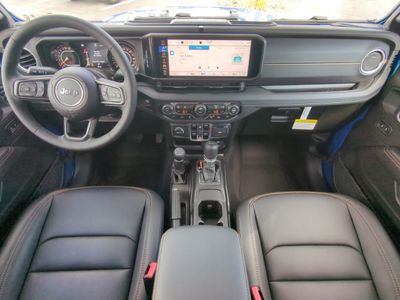 2026 Jeep Gladiator - Photo 16