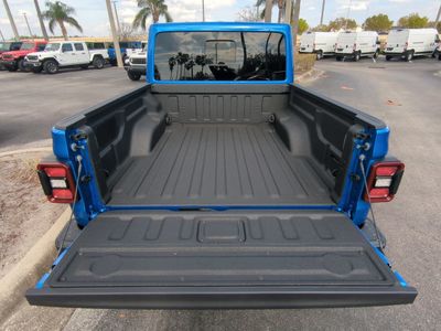 2026 Jeep Gladiator - Photo 14