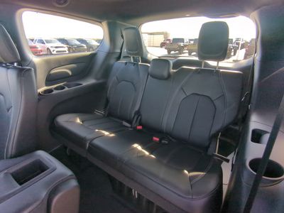2026 Chrysler Pacifica — photo 16 view