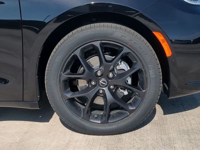 2026 Chrysler Pacifica — photo 11 view