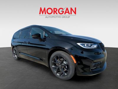 2026 Chrysler Pacifica — side profile view