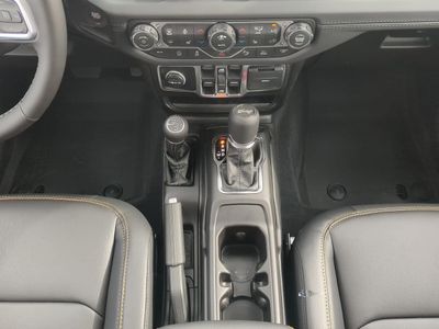 2026 Jeep Wrangler - Photo 21
