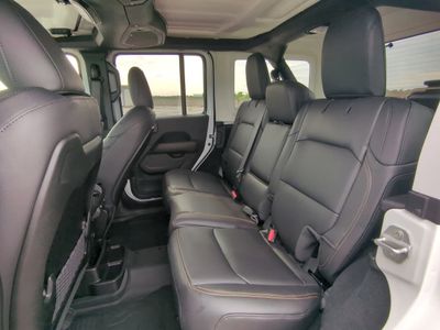 2026 Jeep Wrangler - Photo 15