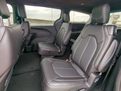 2026 Chrysler Pacifica — photo 17 view