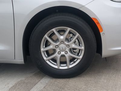 2026 Chrysler Pacifica — photo 11 view