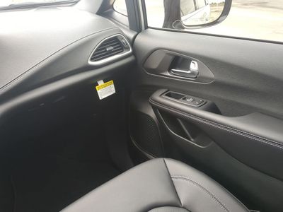 2026 Chrysler Pacifica — photo 20 view