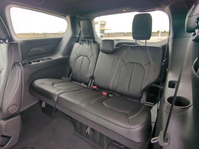 2026 Chrysler Pacifica — photo 16 view