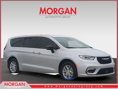 2026 Chrysler Pacifica Select in Silver — front three-quarter view
