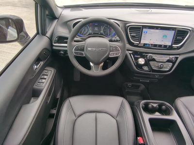 2026 Chrysler Pacifica — photo 19 view