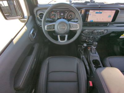 2026 Jeep Wrangler - Photo 18