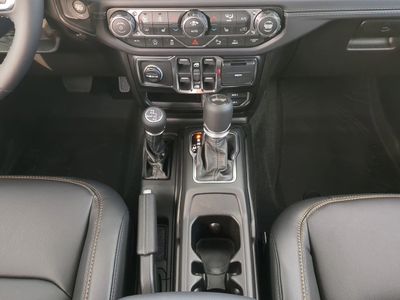 2026 Jeep Wrangler - Photo 21