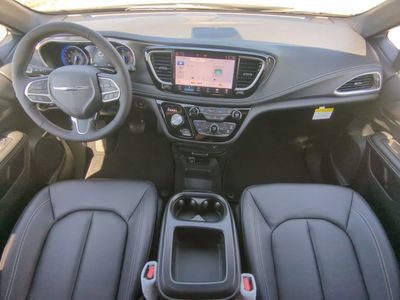 2026 Chrysler Pacifica — photo 19 view