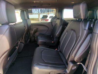 2026 Chrysler Pacifica — photo 17 view