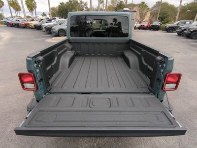 2026 Jeep Gladiator - Photo 14