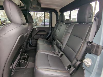 2026 Jeep Gladiator - Photo 15
