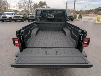 2026 Jeep Gladiator - Photo 14