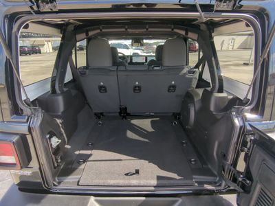 2026 Jeep Wrangler - Photo 14