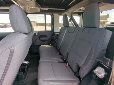 2026 Jeep Wrangler - Photo 15