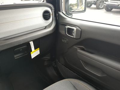 2026 Jeep Gladiator — photo 18 view